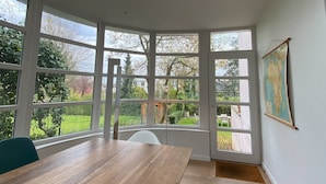Unclassified image, 3 of 12, button - The Pink House, Uccle (Brussels)