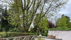 Unclassified image, 2 of 12, button - The Pink House, Uccle (Brussels)