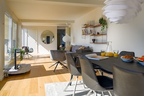 Apartment, 3 Bedrooms | Dining