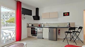 Estudio, varias habitaciones, para fumadores, balcón | Interior