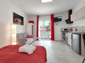 1 bedroom, bed sheets