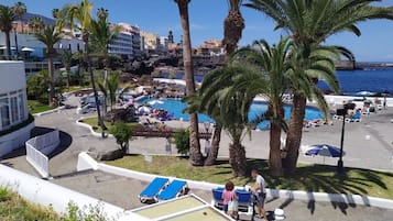 Studio, fumeurs, patio | Piscine