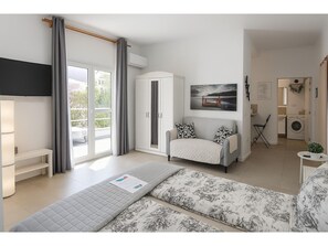 Studio, Multiple Bedrooms, Smoking, Patio | 1 bedroom