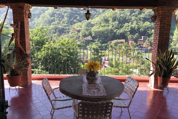House, 2 Bedrooms, Smoking, Balcony | Outdoor dining