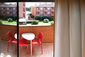 Apartment, 1 Bedroom, Accessible | Dining