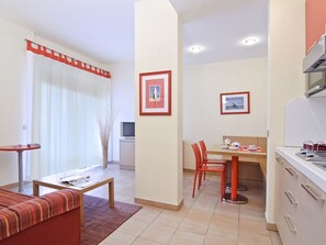 Apartment, 1 Bedroom, Accessible, Balcony | Interior