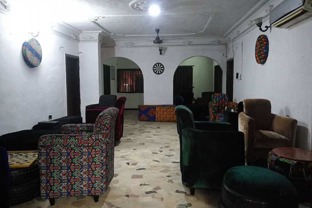 Room in House - The Village Apartments, Gbagada