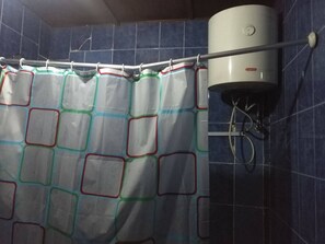 Bathroom - Room in House - The Village Apartments, Gbagada (Lagos)