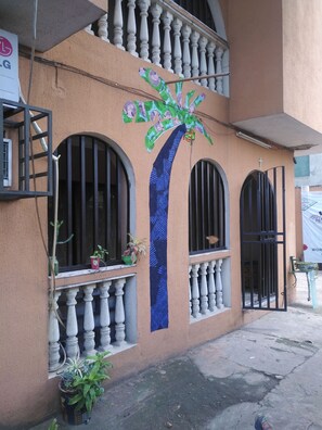 Habitación, 1 habitación, balcón | Fachada del alojamiento