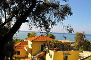 House, 3 Bedrooms, Smoking, Patio | Exterior
