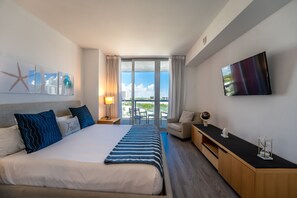 1 dormitorio, tabla de planchar con plancha, wifi y ropa de cama