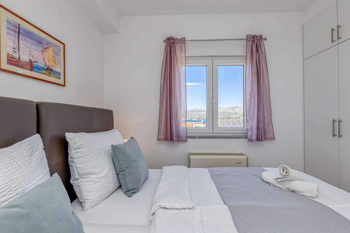 Family Apartment, 1 Bedroom, Mountainside (Apartment Karlo 220m from the beach) | 2 bedrooms, free WiFi, bed sheets