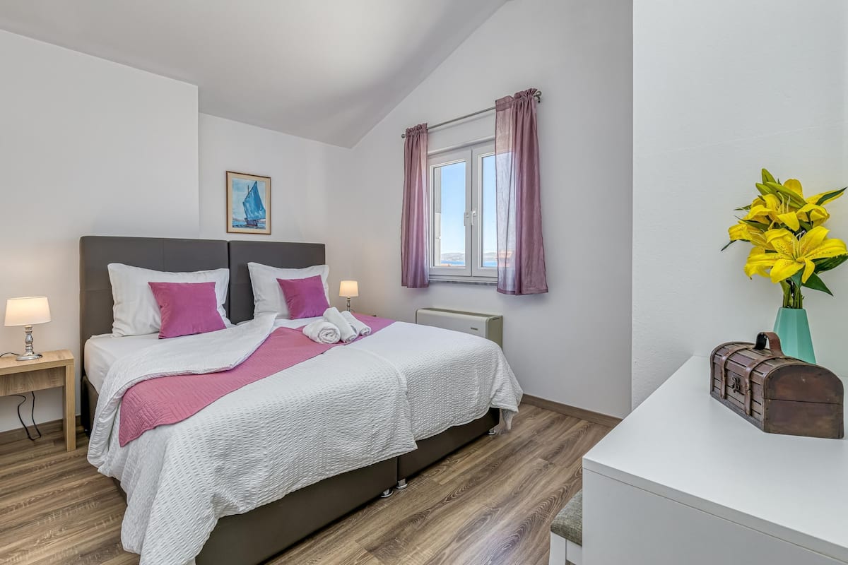 Family Apartment, 1 Bedroom, Mountainside (Seaview Apartment Mihaela) | 2 bedrooms, free WiFi, bed sheets