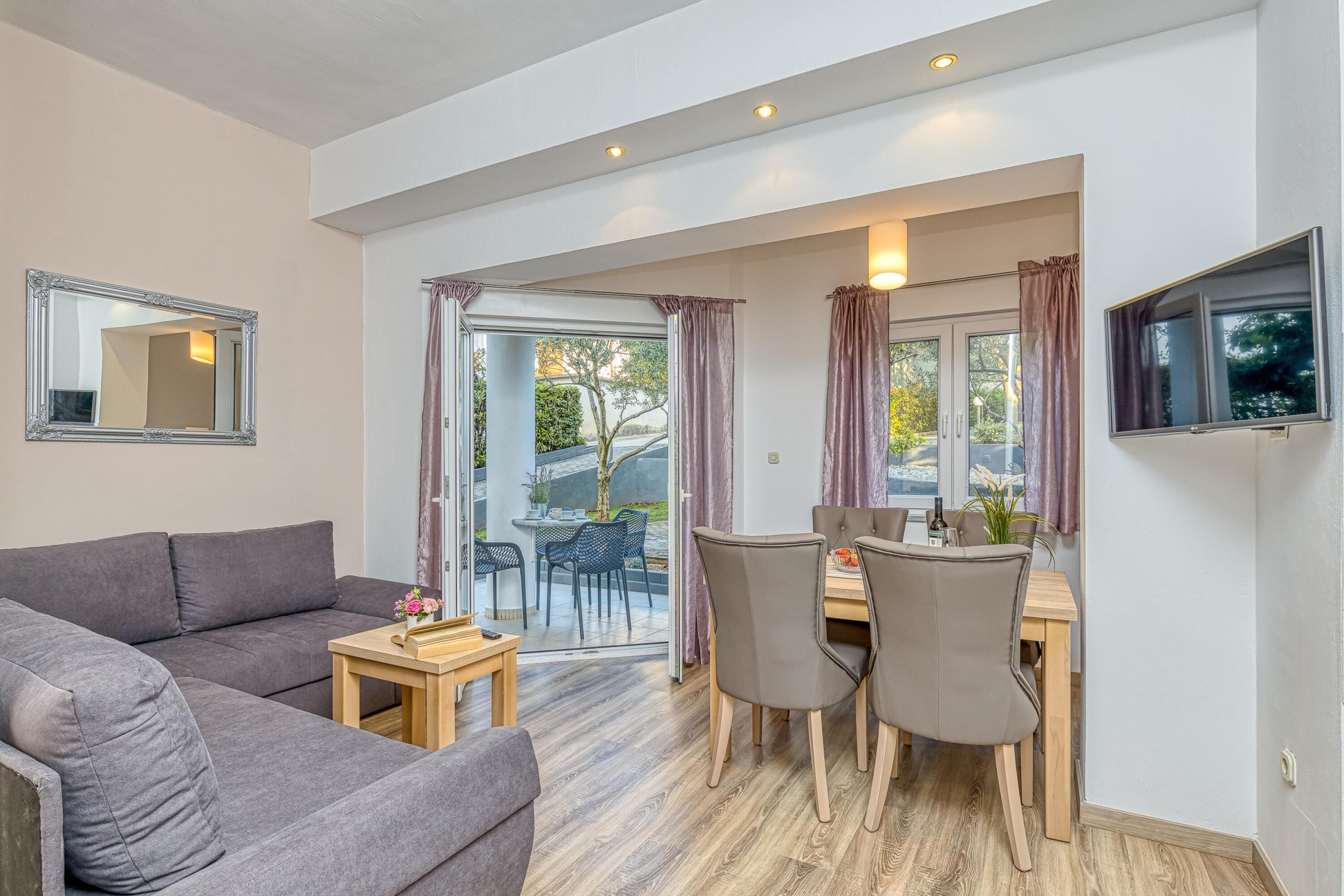 Family Apartment, Multiple Bedrooms, Mountainside (Apartment Matea 220m from the beach) | Living area