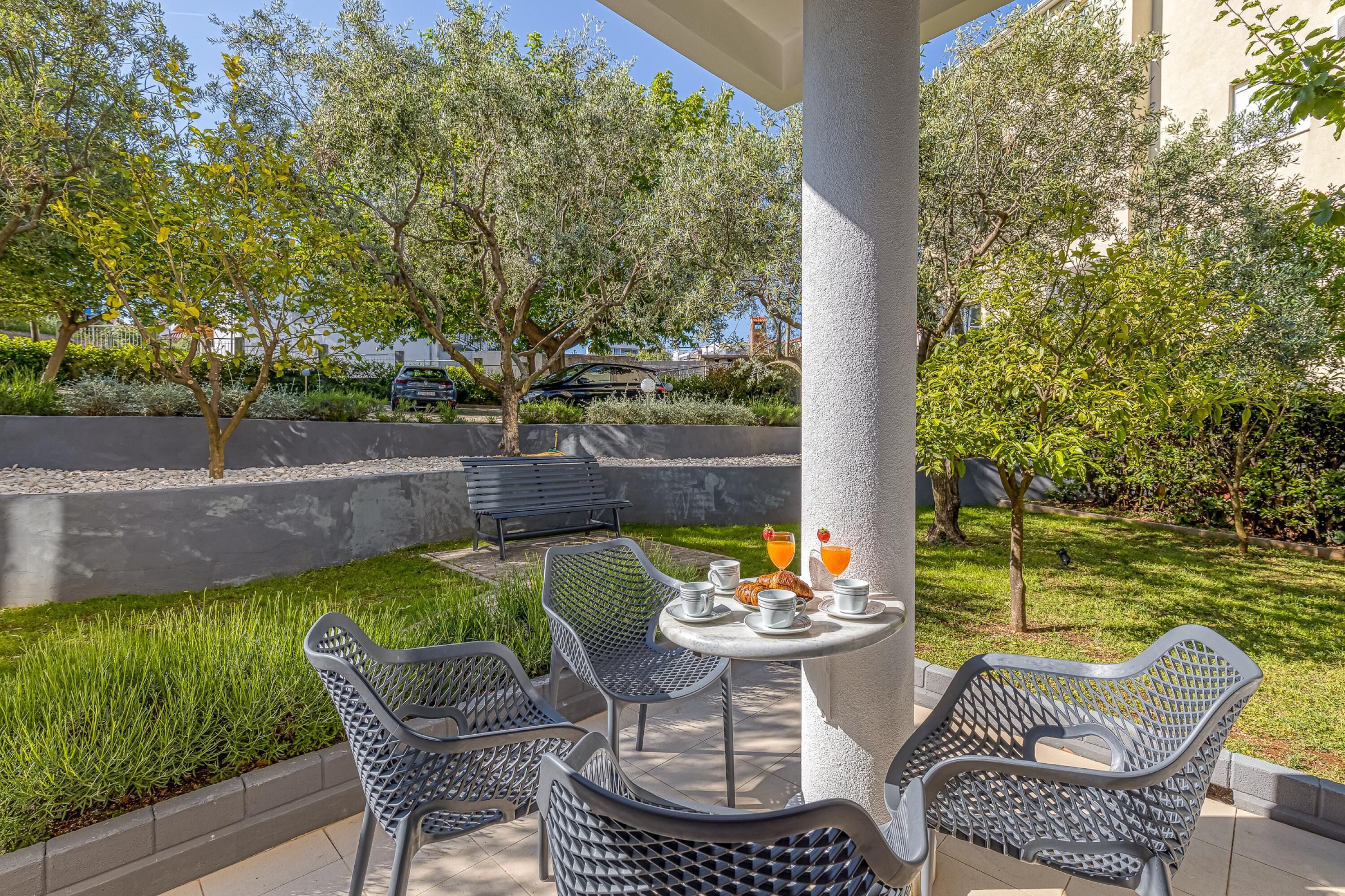 Family Apartment, Multiple Bedrooms, Mountainside (Apartment Angie 220m from the beach) | Outdoor dining