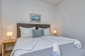 Căn hộ dành cho gia đình, nhiều phòng ngủ, cạnh núi (Apartment Ela 220m from the beach) | 2 phòng ngủ, truy cập Internet không dây miễn phí, bộ trải giường