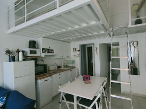 Fridge, microwave, dishwasher, coffee/tea maker