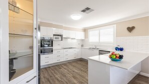 Fridge, microwave, oven, stovetop - Dolphin Lagoon, 196 Soldiers Pt Rd - Luxury Escape (Salamander Bay)
