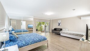 6 slaapkamers, een strijkplank/strijkijzer, gratis wifi