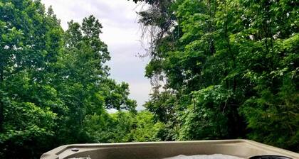 Sunny Streams Cabin - Sunset Views w/ a Hot Tub!