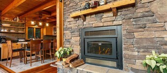 Sunny Streams Cabin - Sunset Views w/ a Hot Tub!