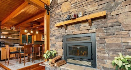Sunny Streams Cabin - Sunset Views w/ a Hot Tub!