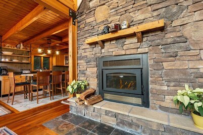 Sunny Streams Cabin - Sunset Views w/ a Hot Tub!