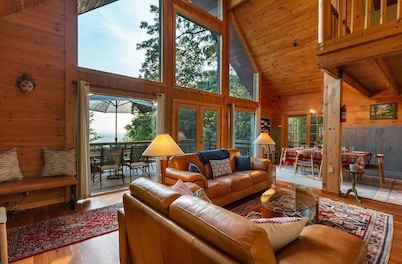 Sunny Streams Cabin - Sunset Views w/ a Hot Tub!
