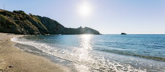 Fokiano - Mikra Bay Vineyard Guesthouses