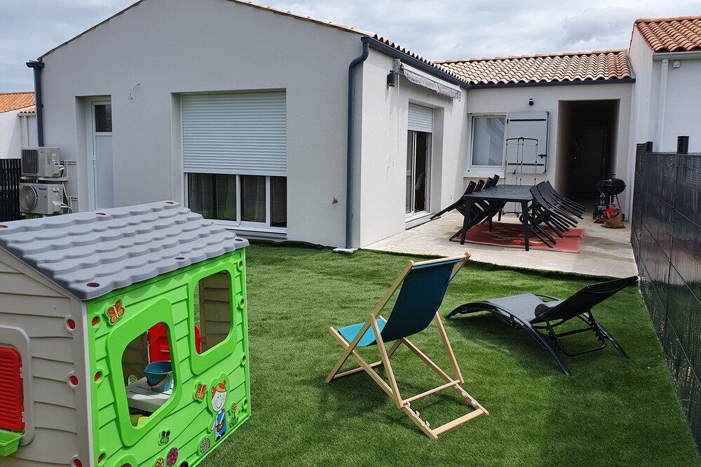 Quiet 3 bedroom 3 bathroom house