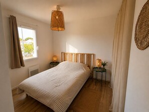 3 habitaciones, tabla de planchar con plancha, cuna de viaje y wifi 