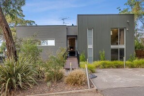 Exterior - Seasoon (Lorne)