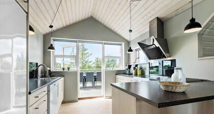 Amazing home in Glesborg with sauna