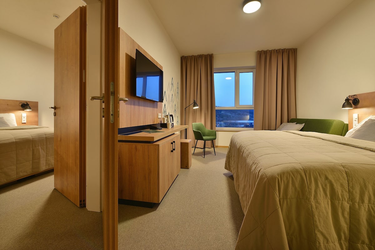 family room, connecting rooms | 1 bedroom, minibar, in-room safe, desk