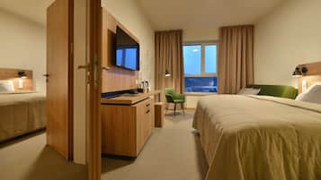 Family Room, Connecting Rooms