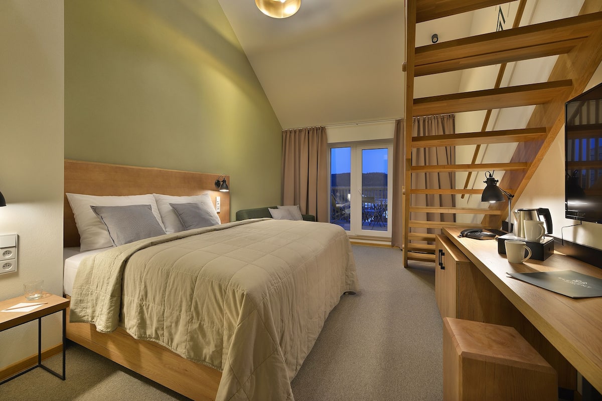 Dúplex, Terraza, vista al lago | 1 habitación, minibar, caja de seguridad en la habitación y escritorio