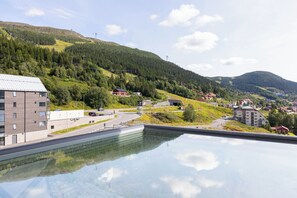 View 1503 | Vue sur les montagnes