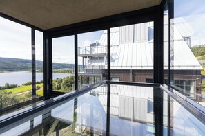 View 1503 | 湖景