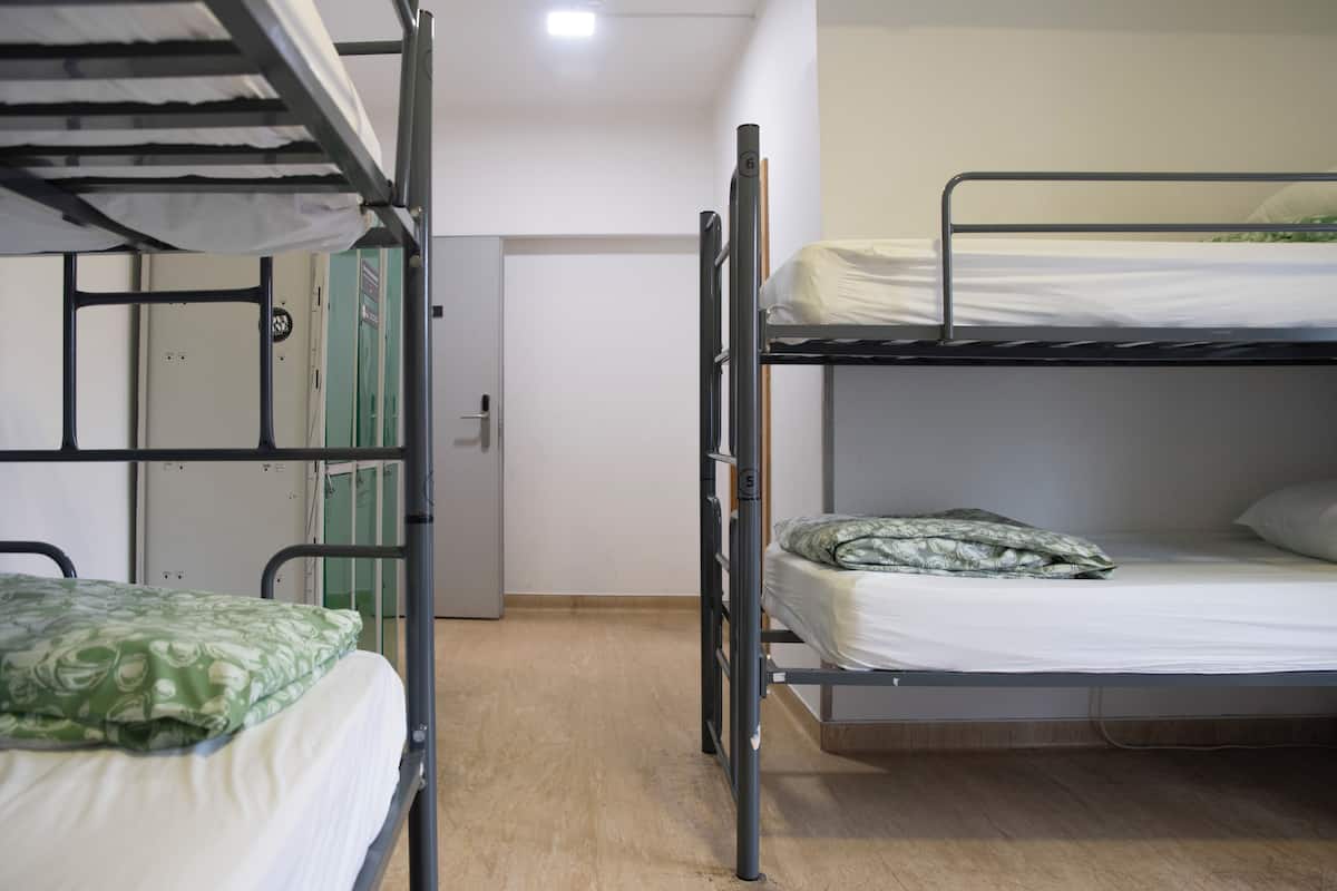 Quartos à prova de som, ferros/tábuas de passar roupa, Wi-Fi de cortesia