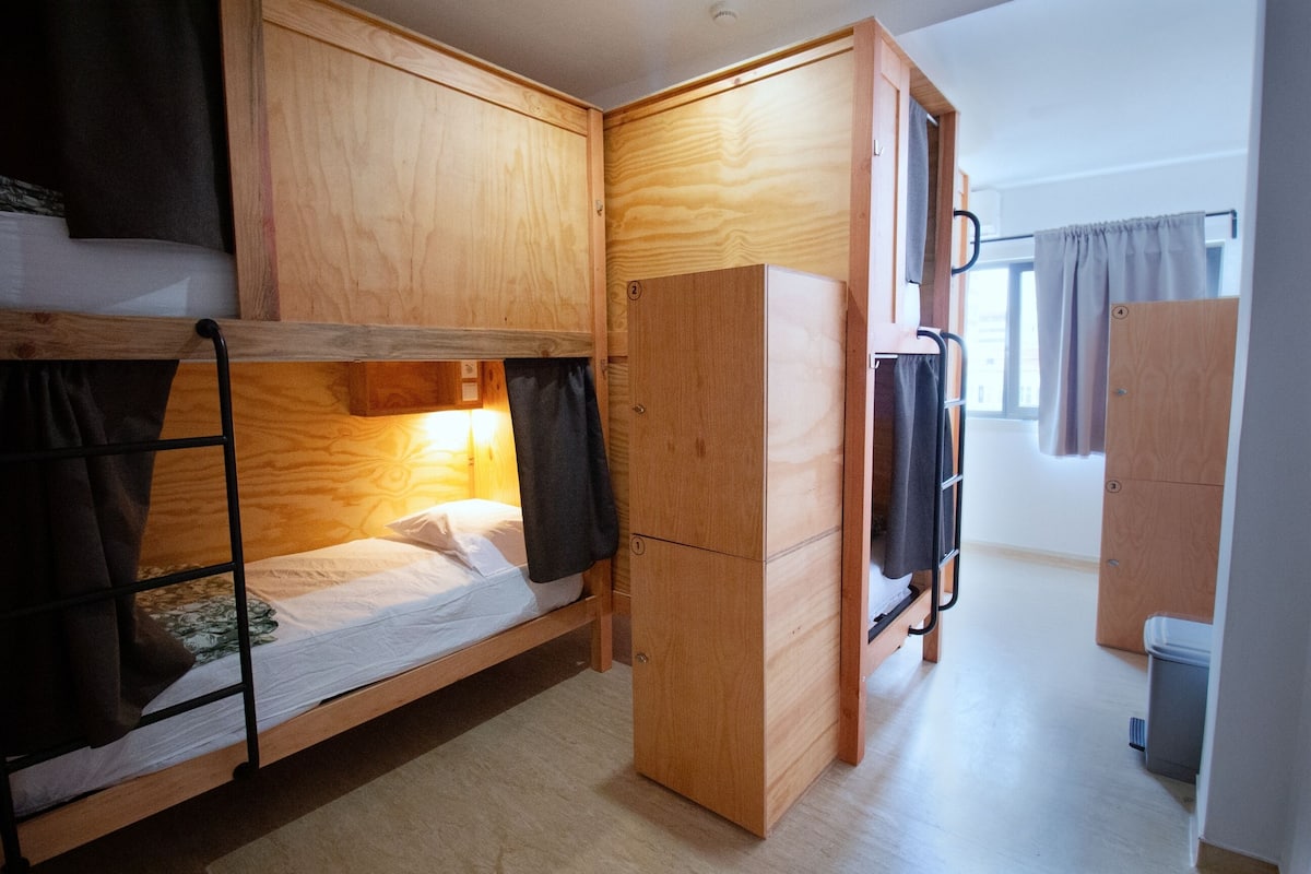 Bed in 6 mix Dorm w/private wc