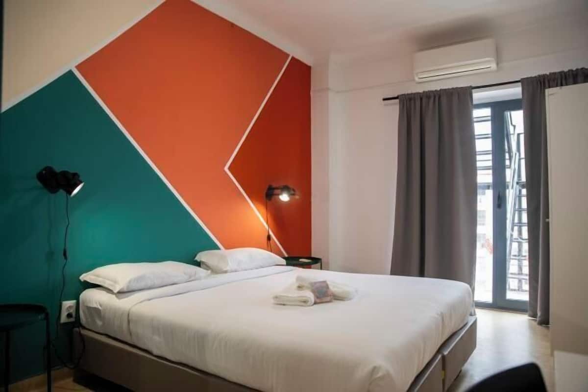 Sistema de insonorización, tabla de planchar con plancha, wifi gratis