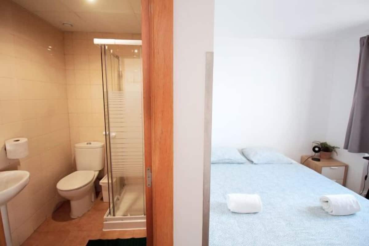 1 bedroom, soundproofing, iron/ironing board, free WiFi