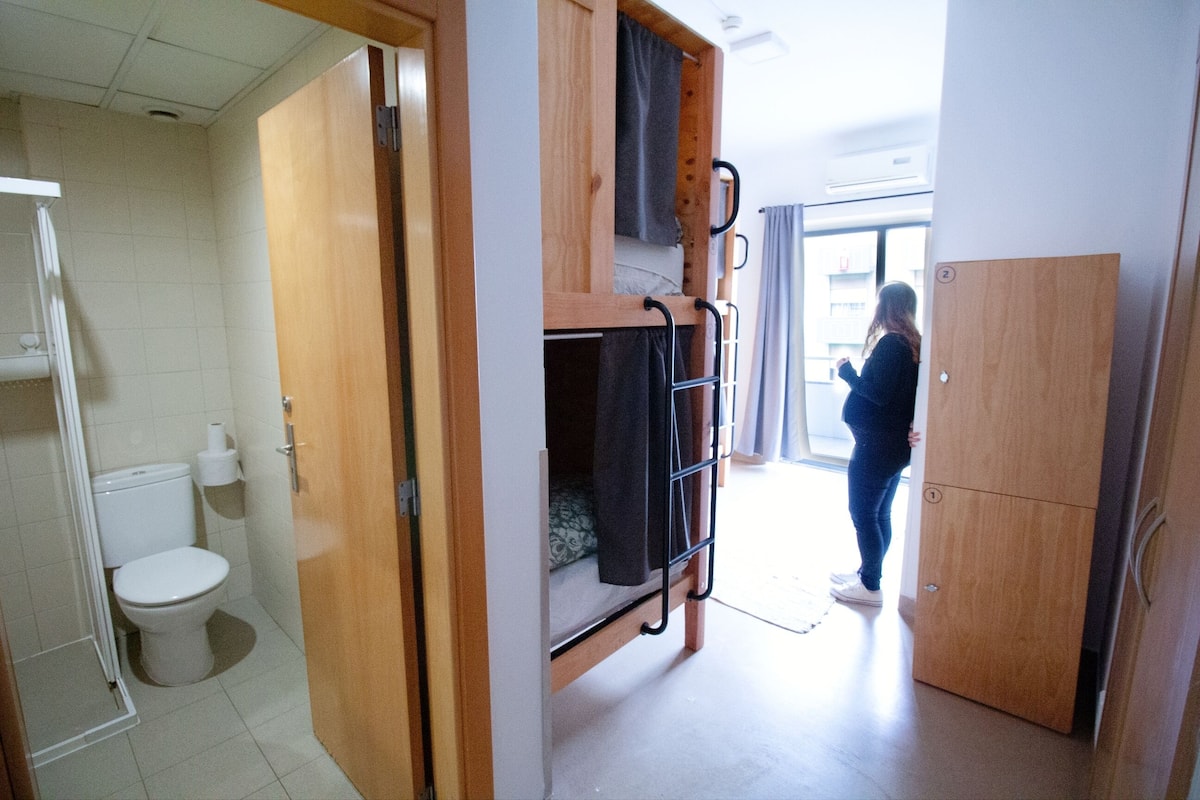 1 Schlafzimmer, schallisolierte Zimmer, Bügeleisen/Bügelbrett