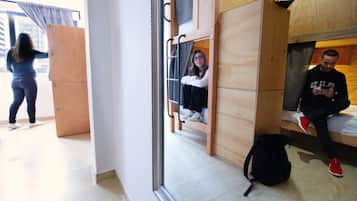 Bed in 6 mix Dorm w/private wc | Chambres insonorisées, fer et planche à repasser, Wi-Fi gratuit