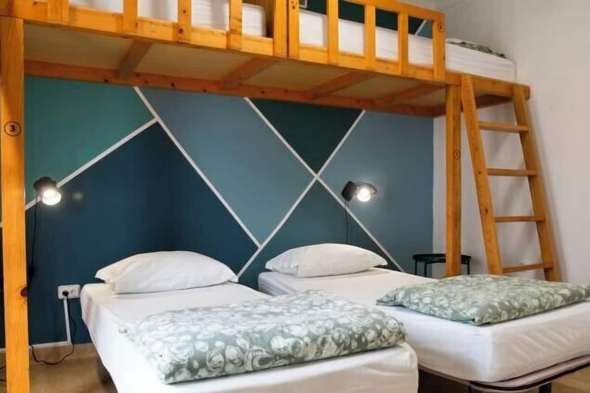 Sistema de insonorización, tabla de planchar con plancha, wifi gratis