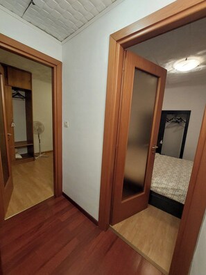 2 makuuhuonetta, silitysrauta/-lauta, ilmainen Wi-Fi