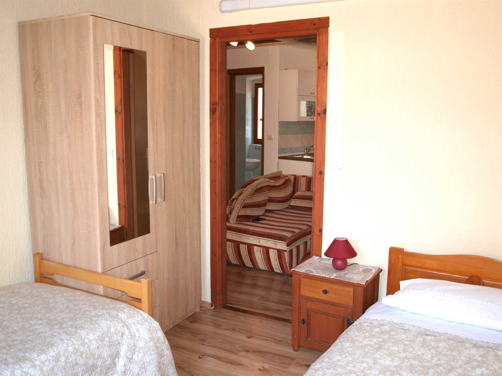 2 bedrooms, iron/ironing board, free WiFi