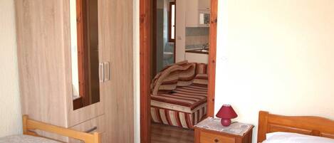 2 bedrooms, iron/ironing board, free WiFi