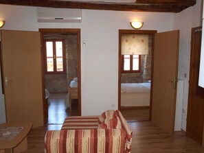 2 makuuhuonetta, silitysrauta/-lauta, ilmainen Wi-Fi