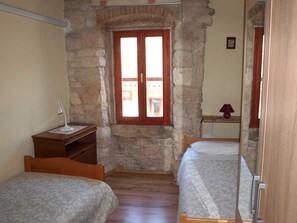 2 quartos, ferros/tábuas de passar roupa, Wi-Fi de cortesia